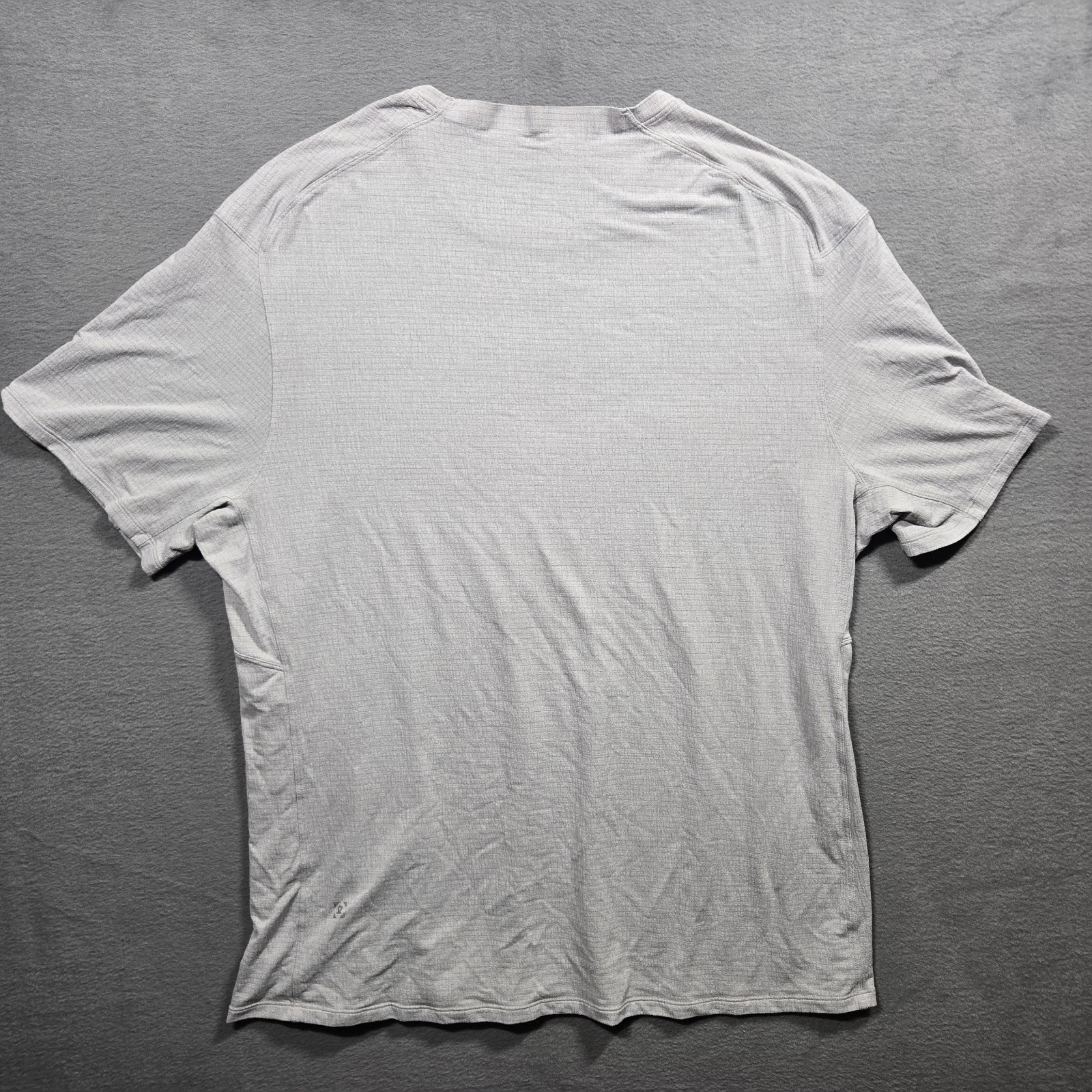 Lululemon Performance Gym Shirt - Mens Size 2XL - Gray Breathable Stretch Tee gallery