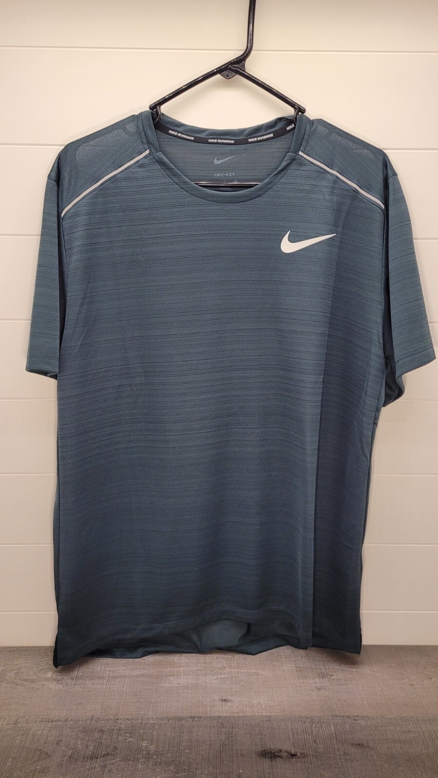 Men's Nike Dri Fit Running Shirt Size Large Emerald Green Lightweight Tee gallery