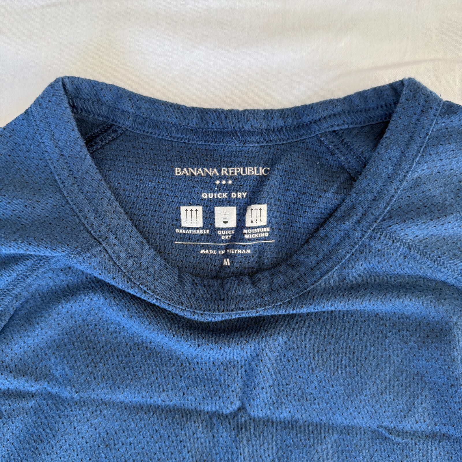BANANA REPUBLIC LIGHT BLUE WORKOUT GYM DRI-FIT T-SHIRT QUICK DRY SIZE MEDIUM gallery