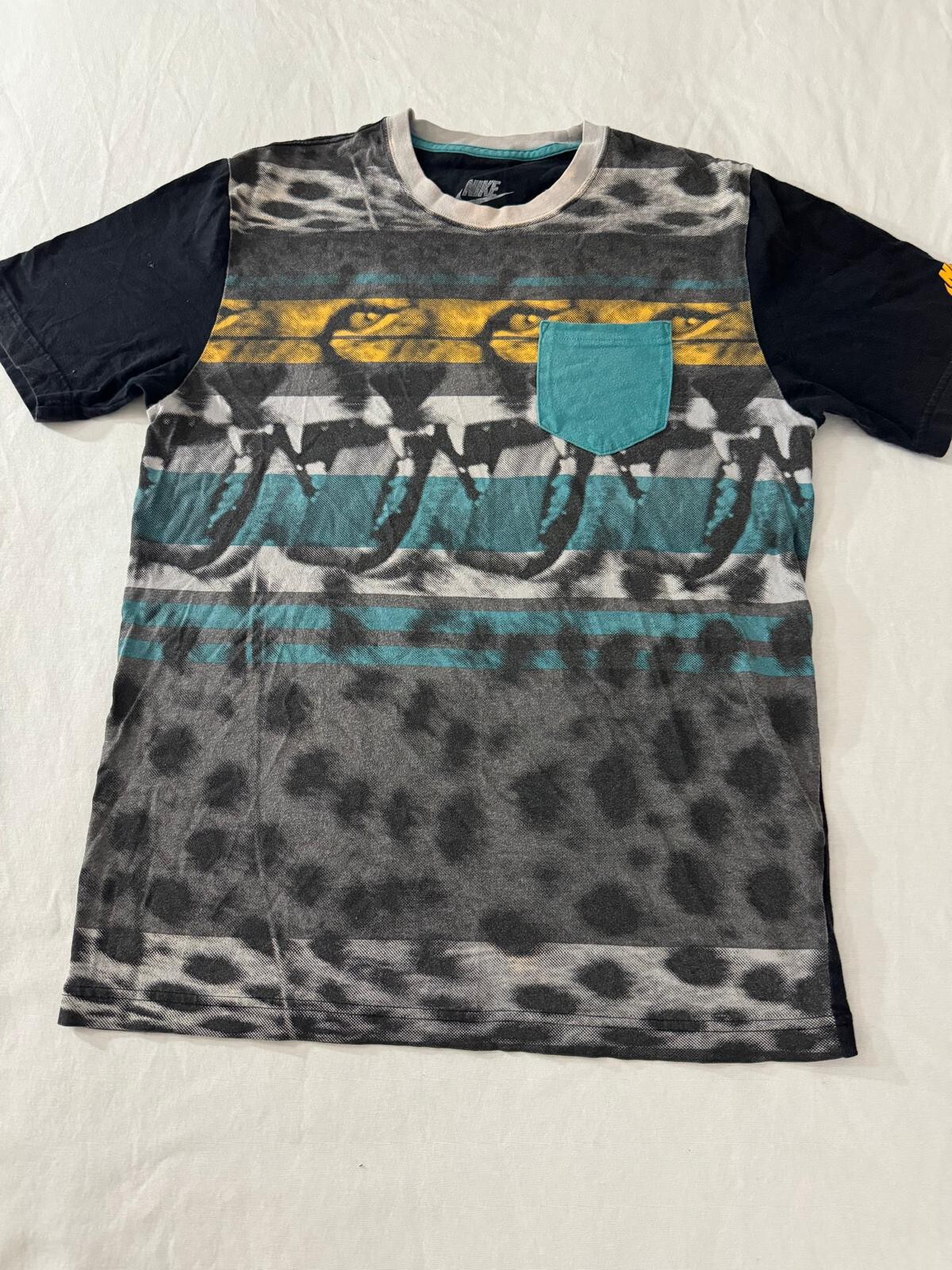 Nike Regular Fit Men's Black Multicolor Short Sleeve Crewneck T-Shirt Size Small gallery