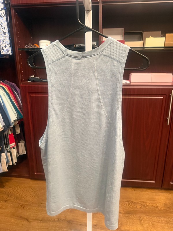 LOT OF 2 MEN'S LULULEMON METAL VENT TANK TOP SHIRTS SIZE MEDIUM M BLUE GREY gallery