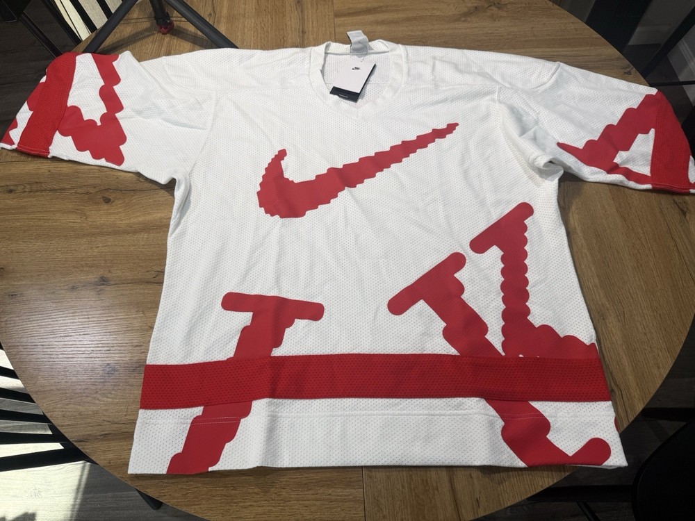 Nike Men's Mesh Graphic Print Oversized Crew Neck Tee White/Red S HV1137-100