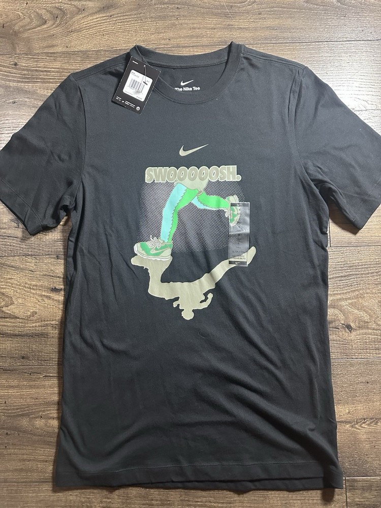 Nike Swoosh IYKYK Running Graphic Short Sleeve Shirt Black HV4150-010 Small-Tall