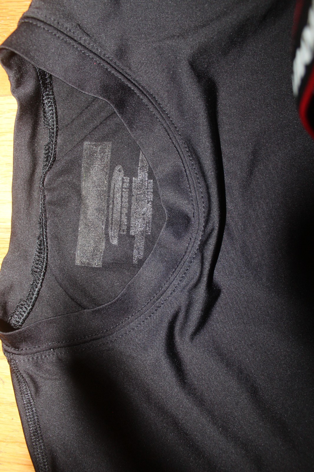 Black Compression Style Shirt Top Size Medium M for Working Out Workout gallery