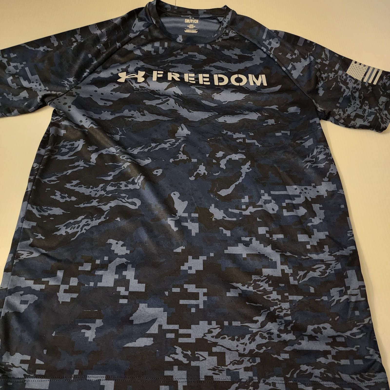 Under Armour Mens Freedom Camo T-Shirt Small Loose Fit USA Flag Tee Blue gallery