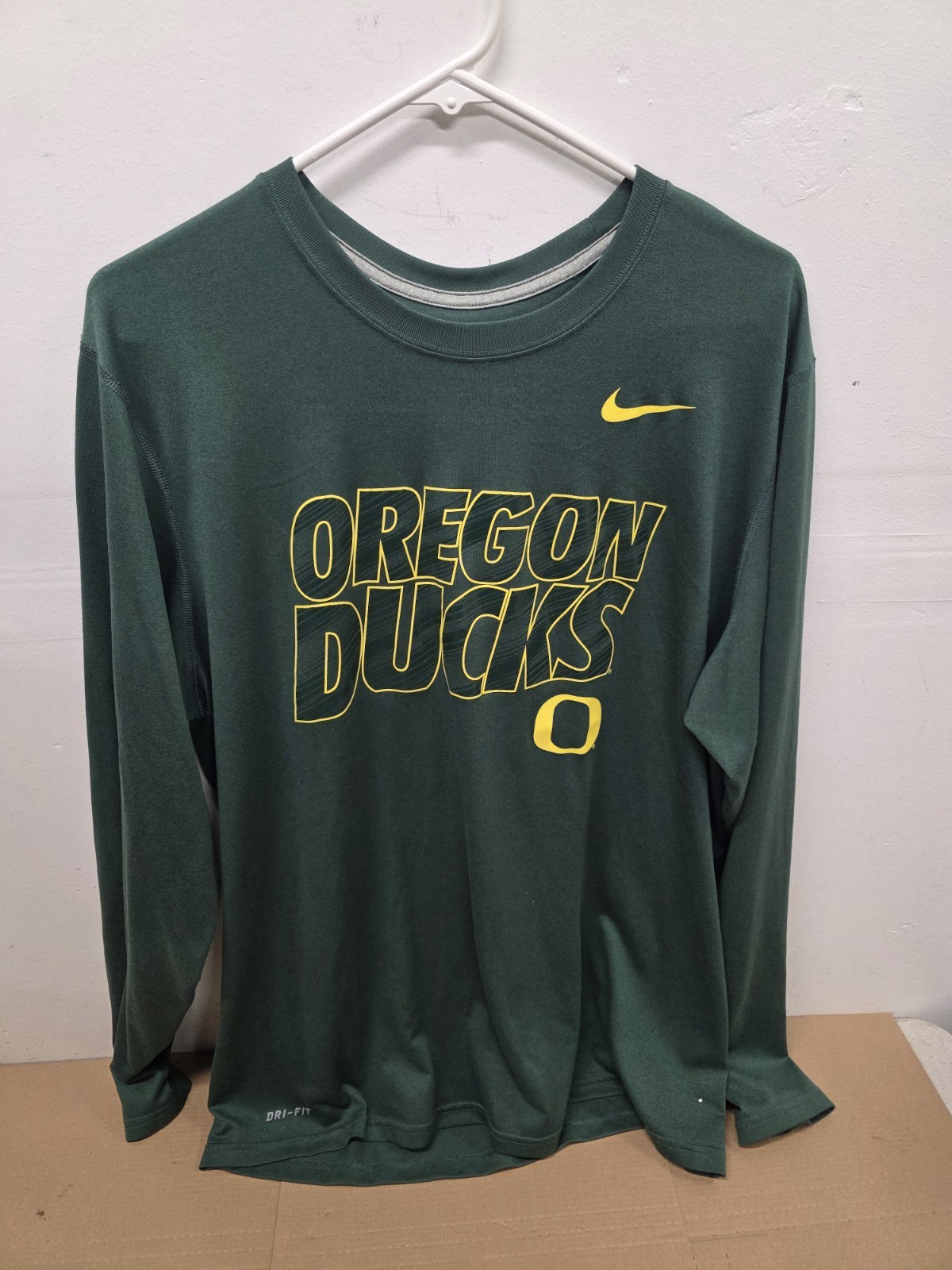 Nike Oregon Ducks Dri-Fit Men's Size L, Long Sleeve Shirt gallery