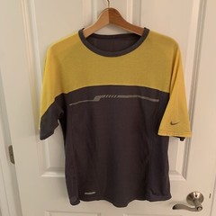 Nike Sphere Dry Men Medium M Gray Grey Yellow Crewneck Mesh Tee T Shirt