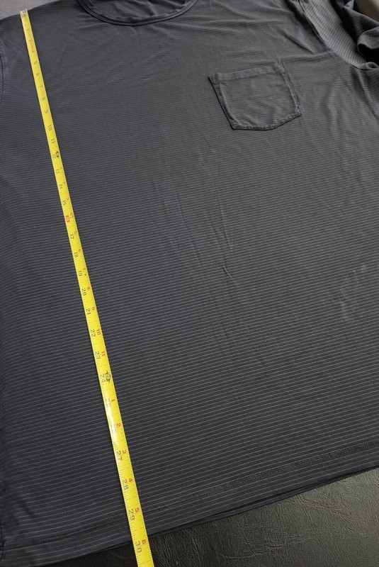 Vuori Short Sleeve Tech Black Shirt Gym Training Workout Striped Men's Size XXL gallery