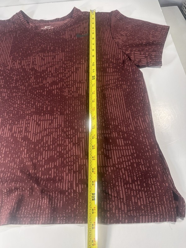 Nike Dry-Fit Maroon Textured Performance Tee Standard Fit Men’s Large gallery