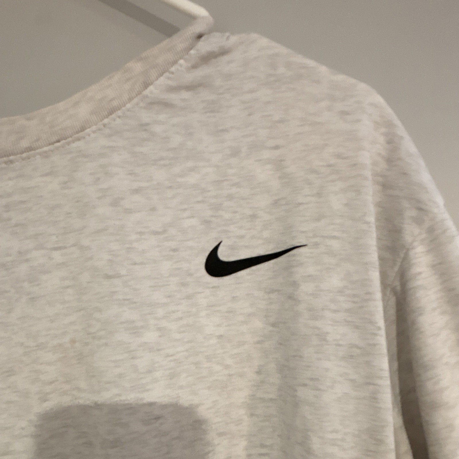 Nike Dri-FIT The Nike Tee Men's XL Gray Crew Neck Moisture Wicking Logo Tee gallery