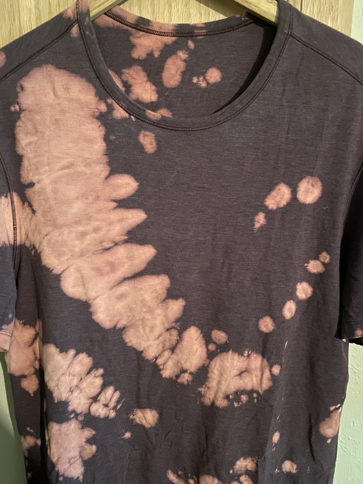 Lululemon Men's Large Trim Maroon/Red Custom Tie-dye Stretch Short Sleeve Shirt gallery