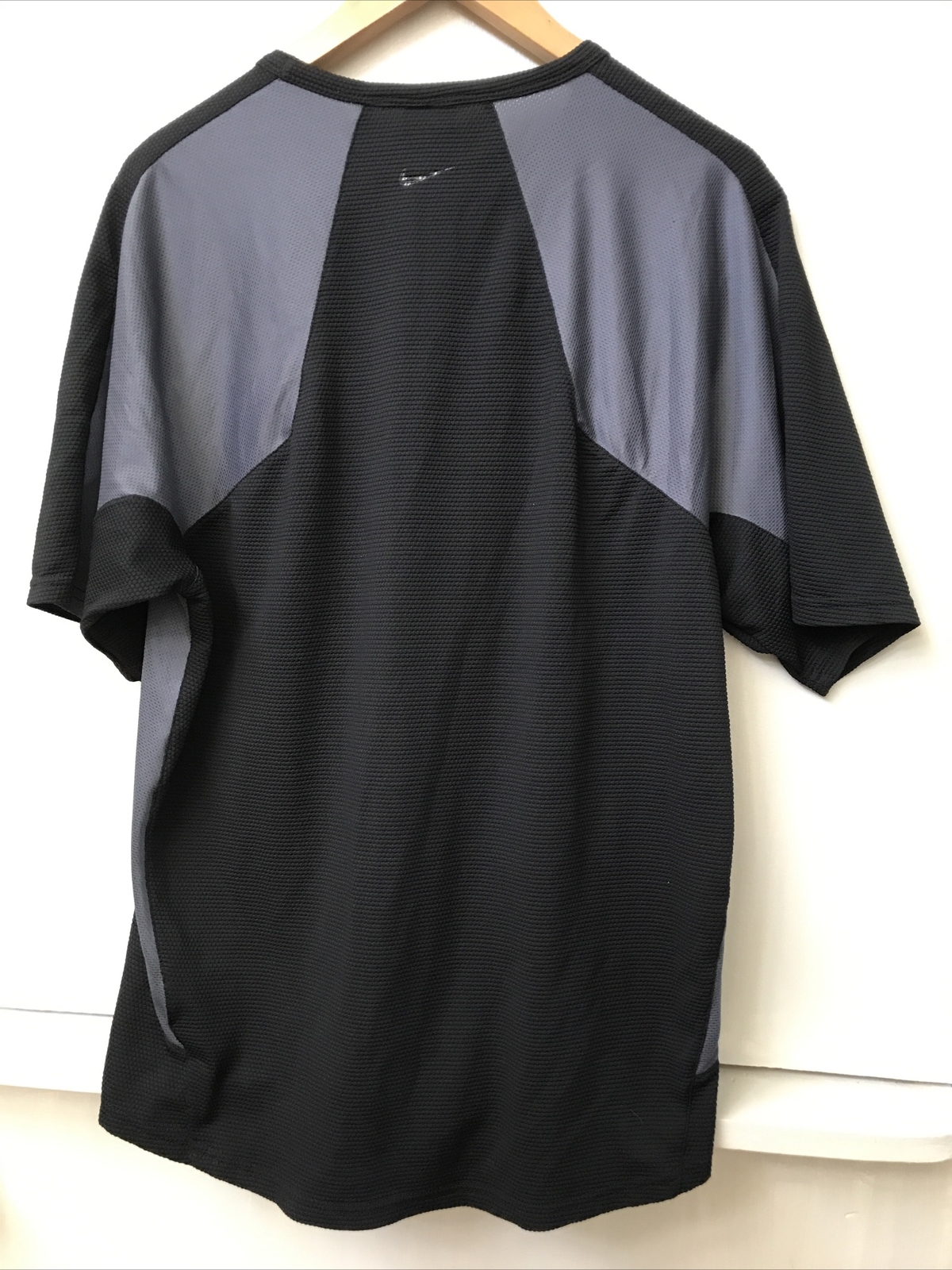 Nike Sphere Dry Black Gray Athletic Top Waffle Texture short sleeve Size M gallery