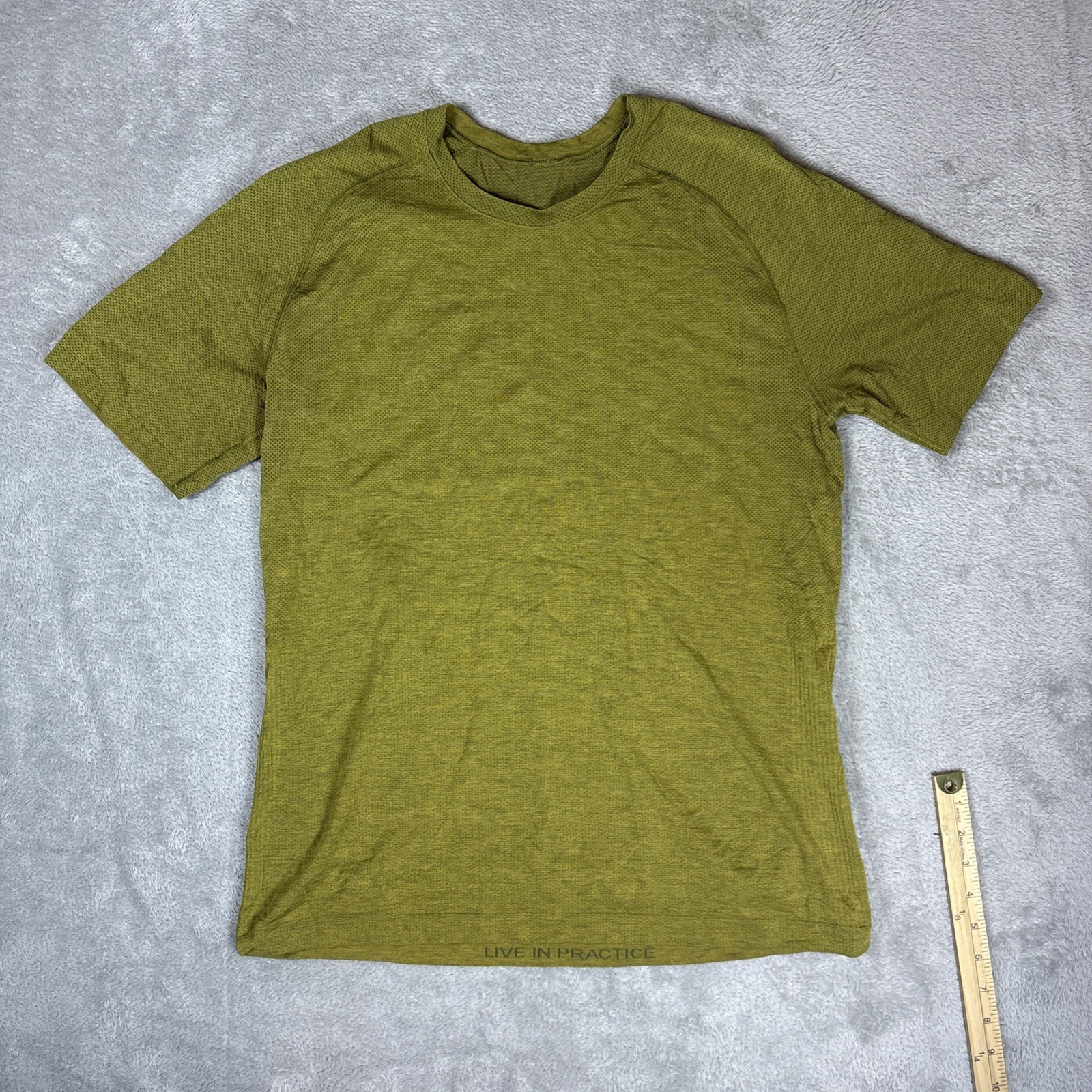 Lululemon Metal Vent Tech Short Sleeve T Shirt Size Large Olive Green gallery