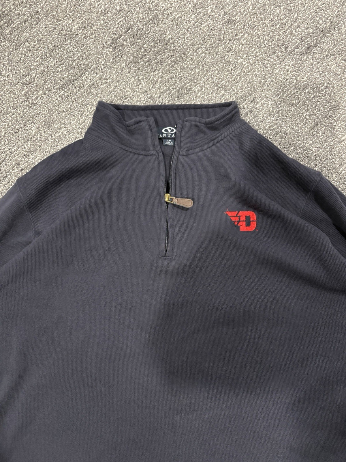 Men’s Large Sports Team Logo Graphic Quarter Zip Made of Cotton. Size Large gallery
