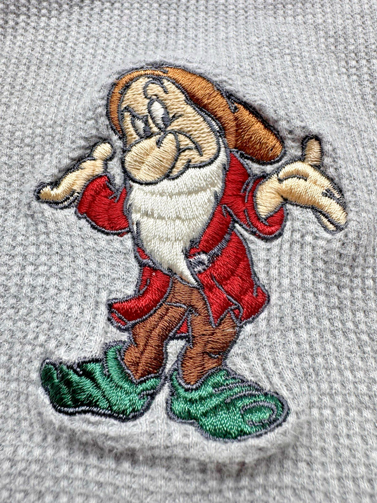 Vintage Disney Store Grumpy Embroidered Waffle Knit Thermal Henley Mens XL Gray gallery