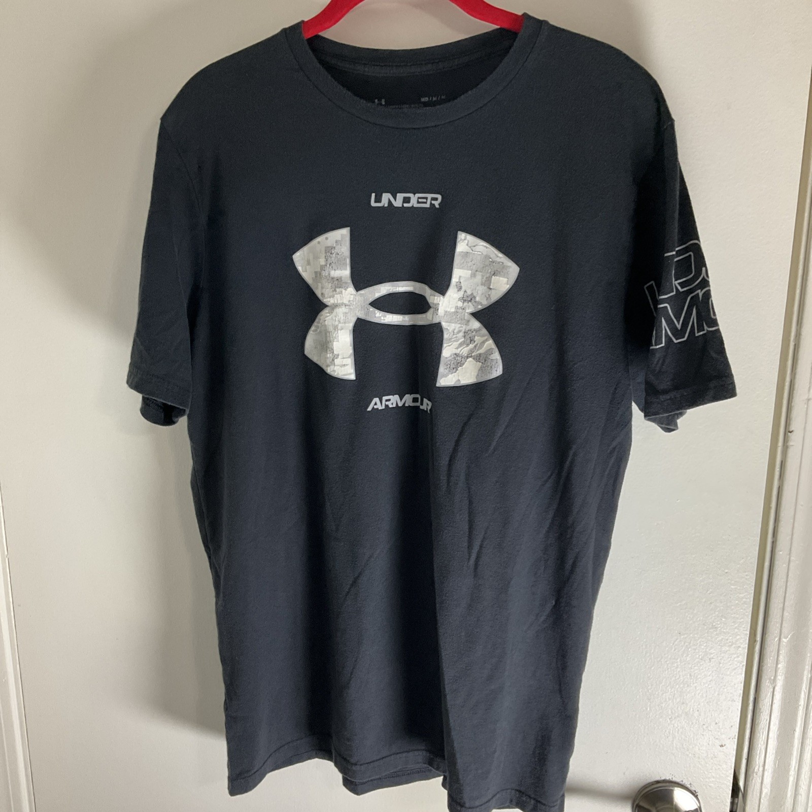 Men’s Under Armour Black Short Sleeve T-Shirt Loose Fit Size Medium gallery