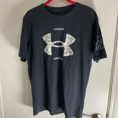 Men’s Under Armour Black Short Sleeve T-Shirt Loose Fit Size Medium