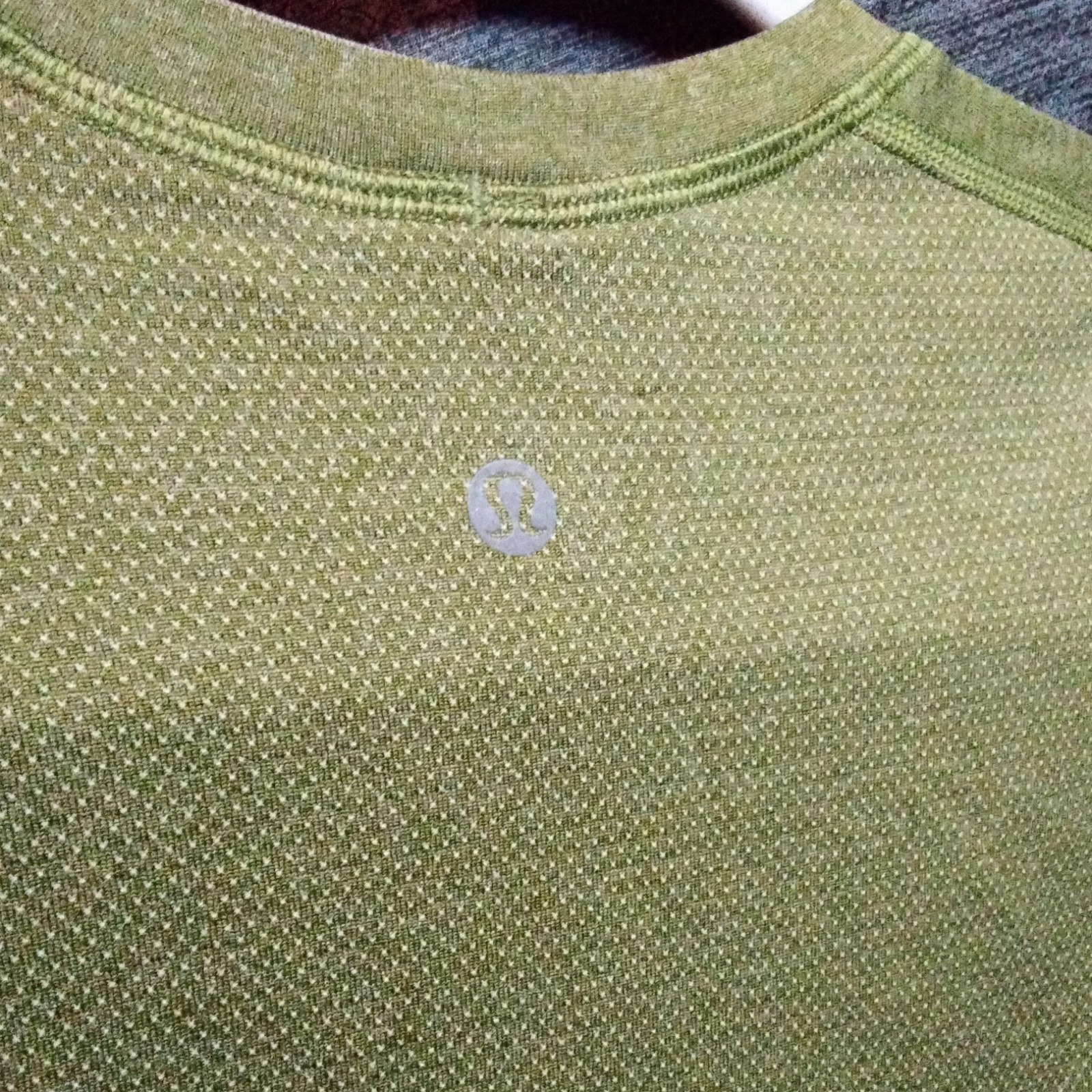 Lululemon Men’s L Green Crew Neck Athletic T-Shirt Stretch Breathable Logo gallery
