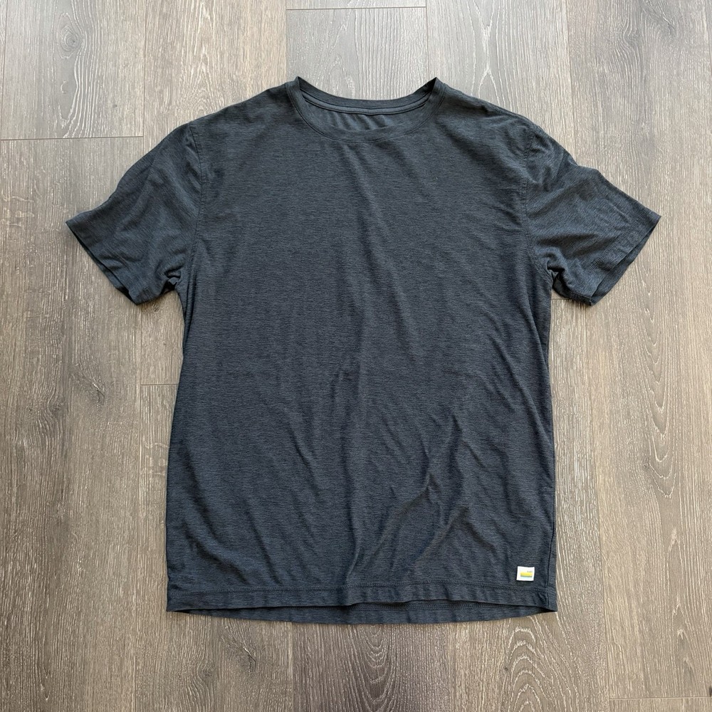 Vuori Strato Tech Tee Mens Medium Heather Black Performance Stretch Athleisure