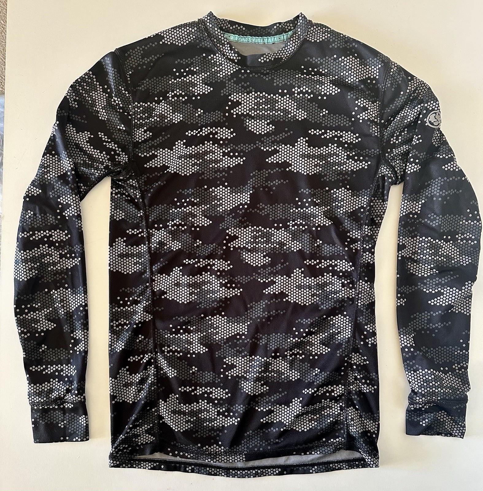 Men’s ClimateSmart Nano Mesh Baselayer Long Sleeve Camouflage Print Shirt Size S gallery