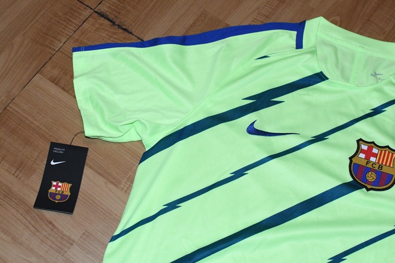 Nike Barcelona 2017 Squad Training Soccer Lightening Jersey Men's Medium NWT gallery