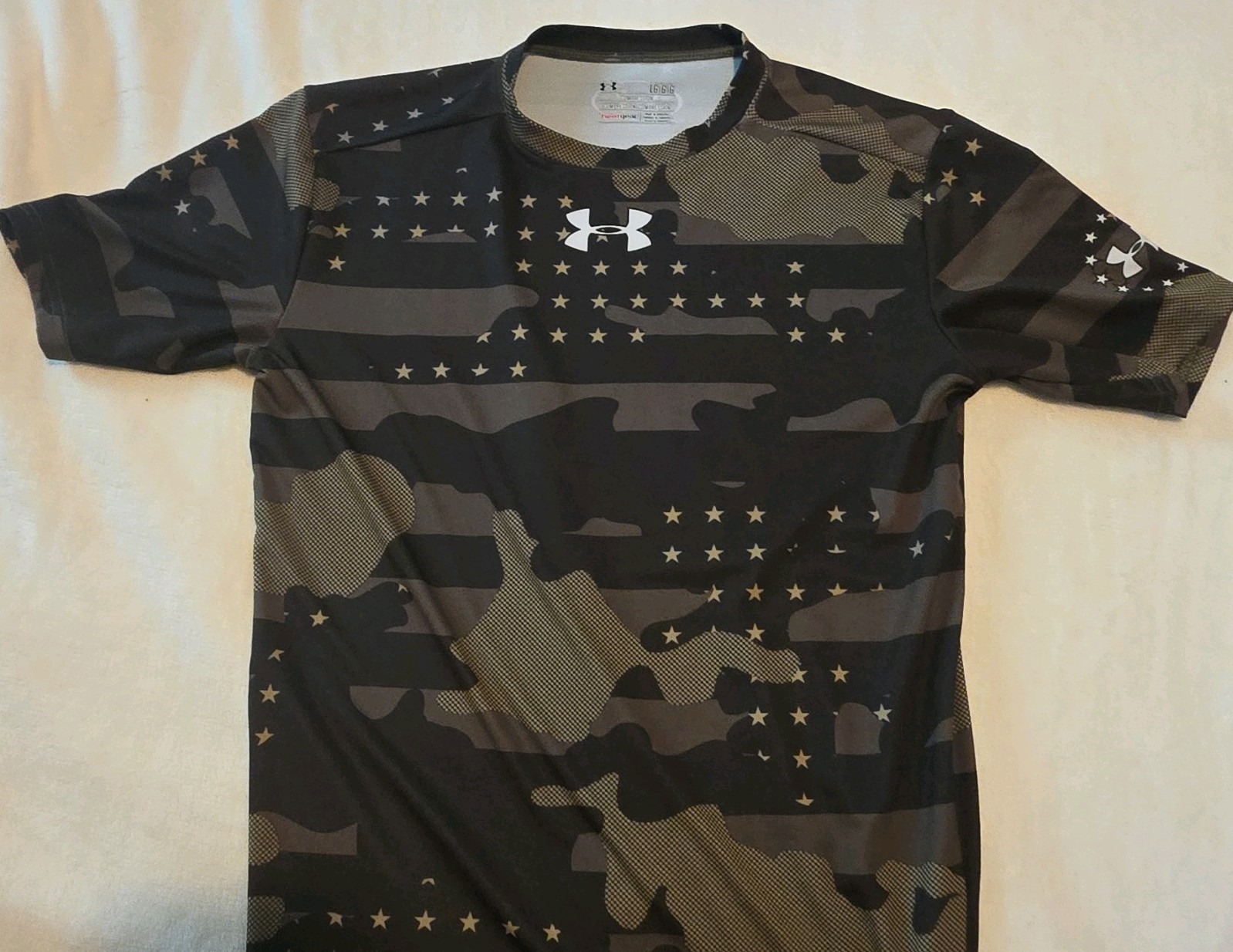 Under Armour HeatGear Men's L Compression T-Shirt Short Sleeve Camo Stars gallery
