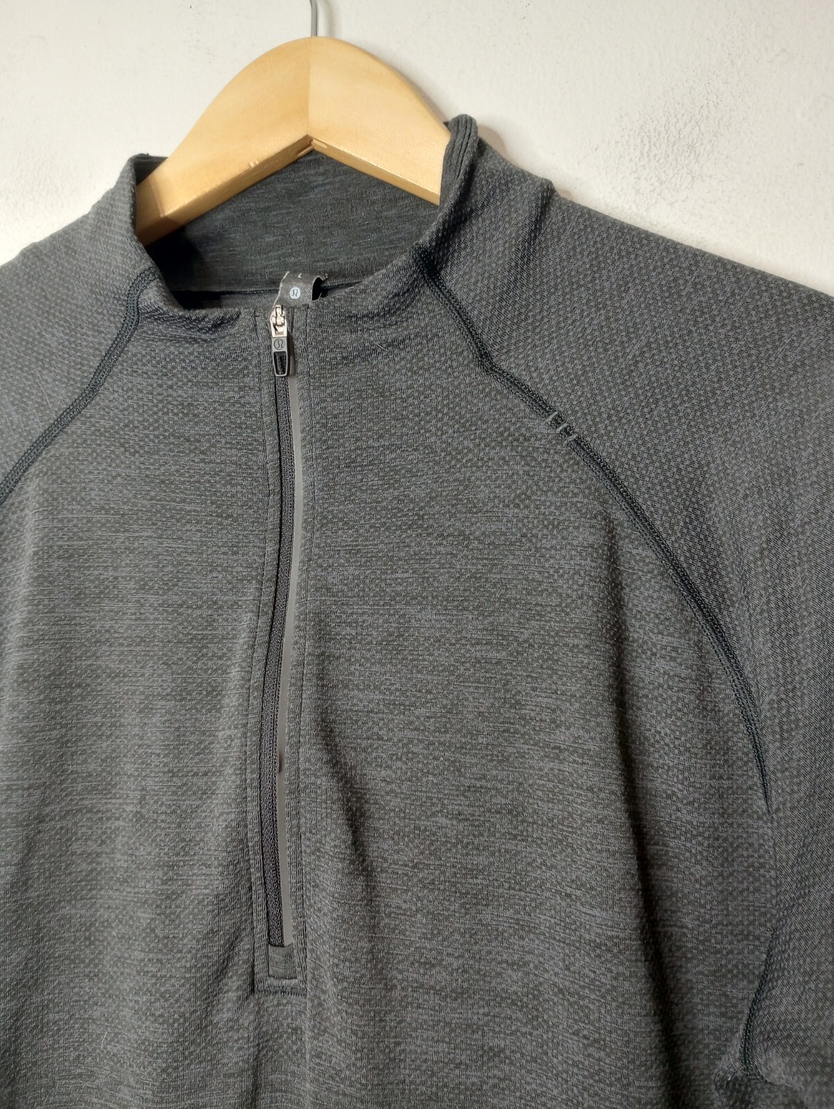 Lululemon Metal Vent Tech 1/2 Zip 2.0 Deep Coal / Black Men's Large M3CX8S gallery