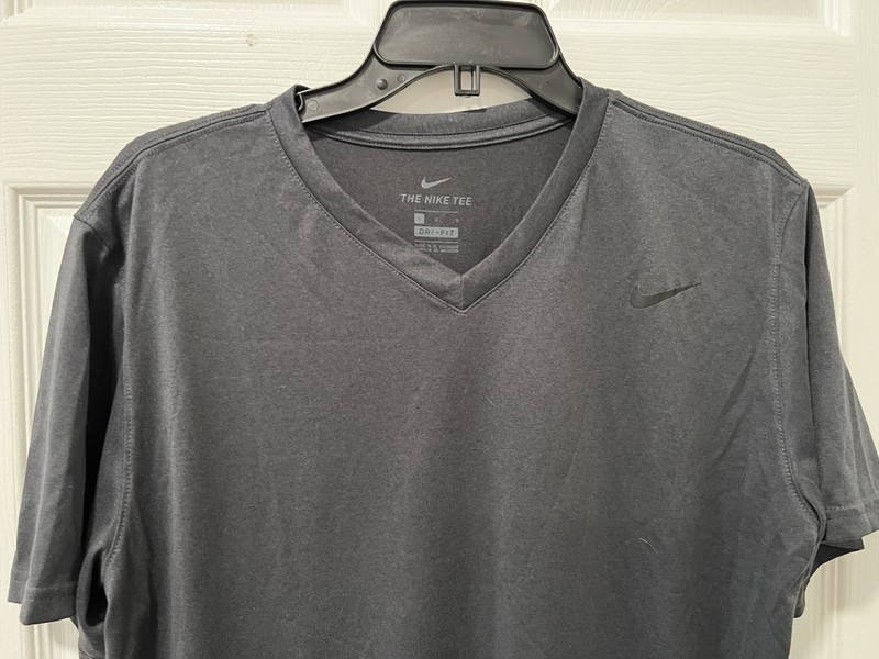 The Nike Tee Men Large Dk GrayActive T-Shirt Vneck Casual Workout Short Sleeve gallery