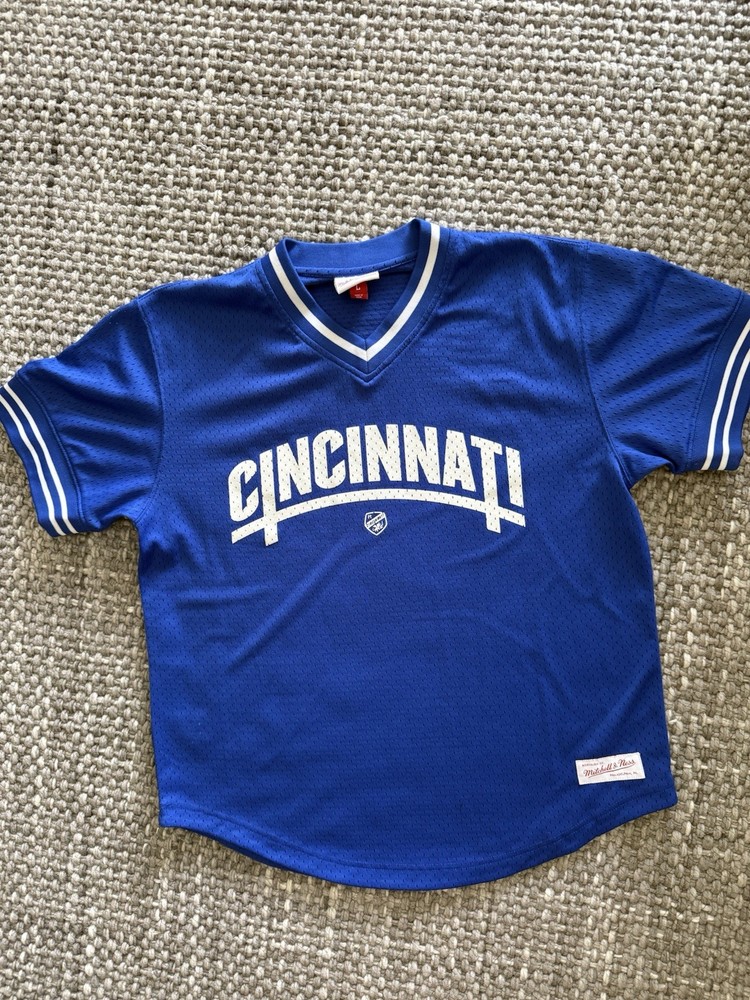 Mitchell & Ness Nostalgia Co. Blue Mesh V-Neck Soccer Jersey Men's L