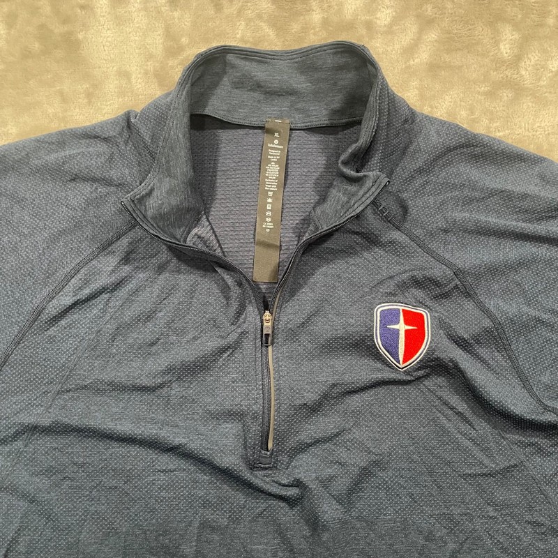 Lululemon Metal Vent Tech Half Zip Pullover Mens XL Blue Lightweight Sweater gallery
