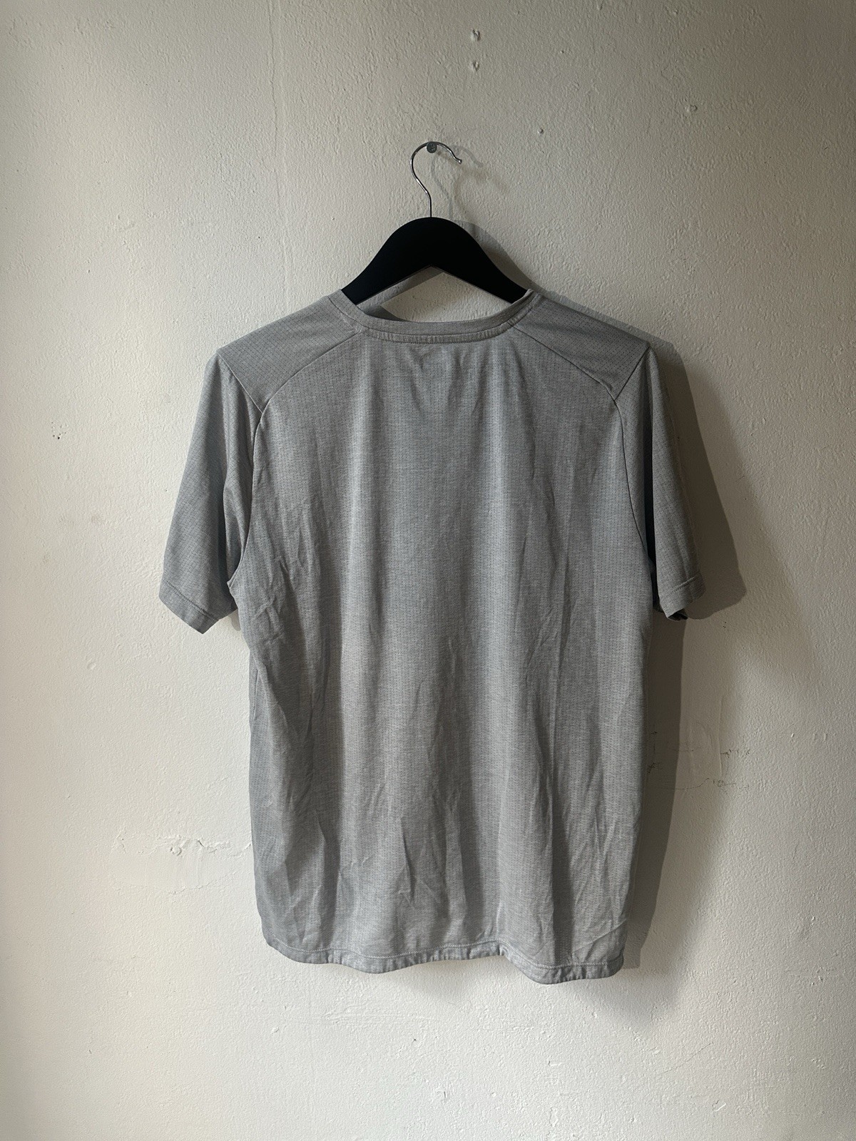 New Balance Mens Medium Gray Running Athletic Performance Short Sleeve T Shirt gallery
