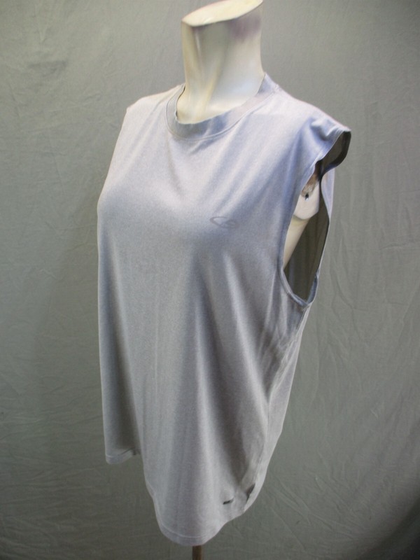 Champion DUO DRY Size M Mens Gray Crew Neck Sleeveless Stretch Athletic Top 363 gallery