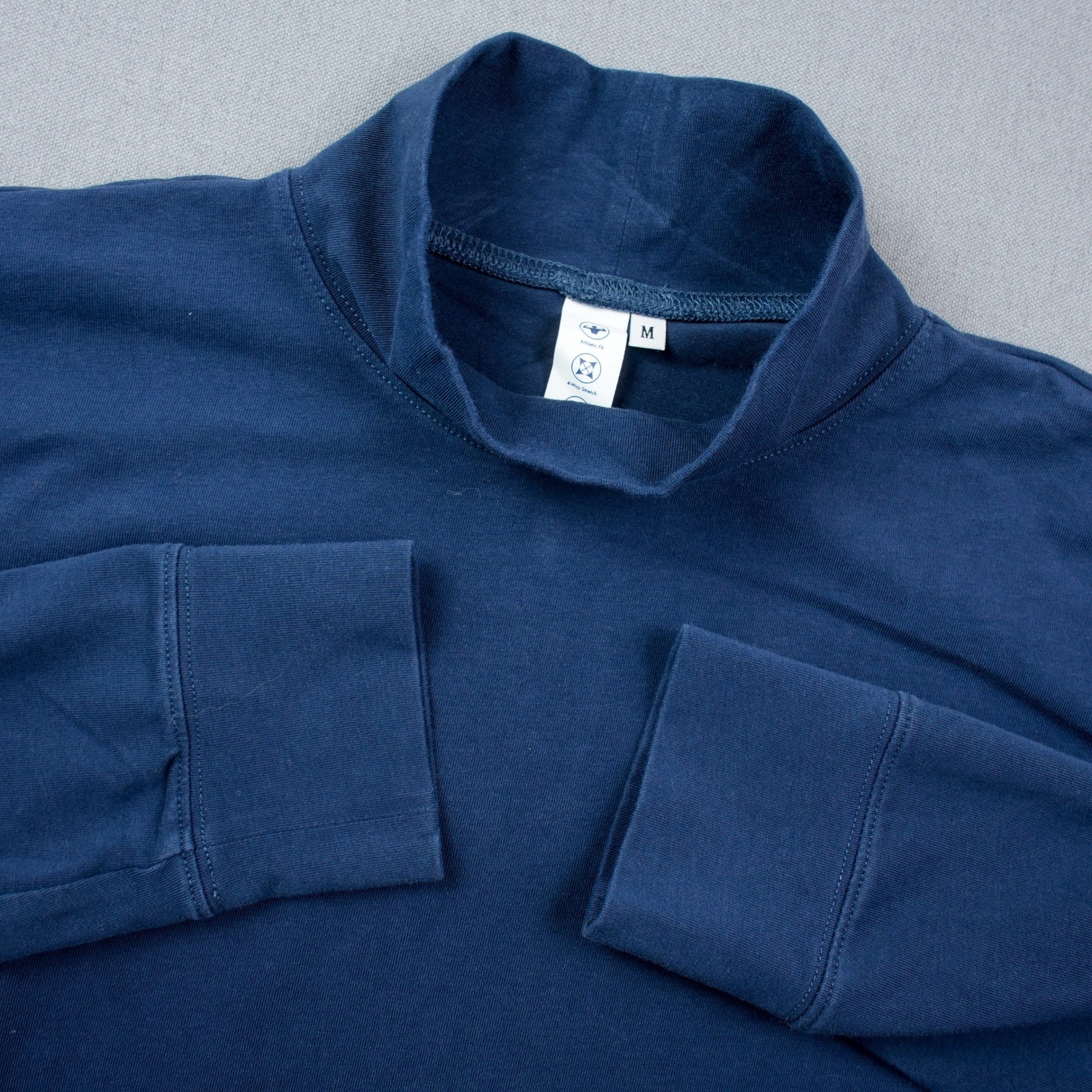 State & Liberty Athletic Fit Blue Long Sleeve Mock Neck Top M Moisture Wicking gallery