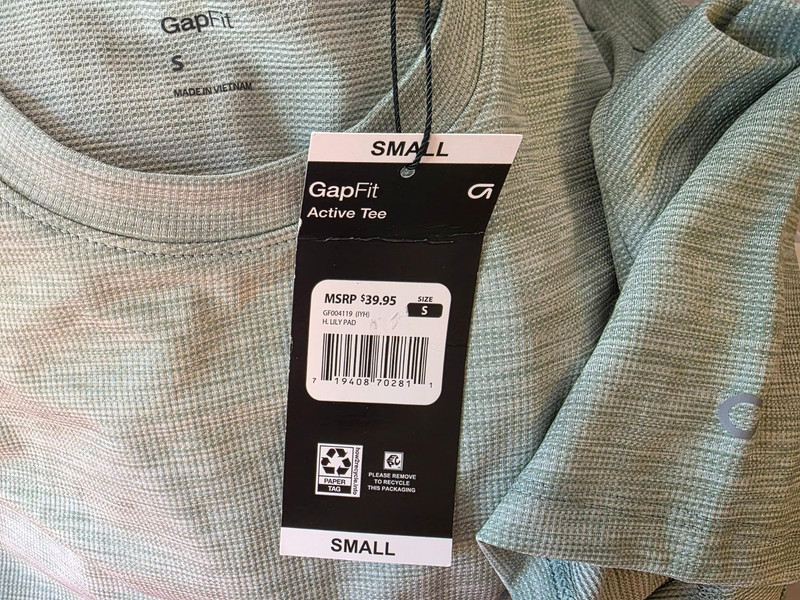 GapFit Active Tee Men’s Small NWT Green Heather Performance Moisture Wicking gallery