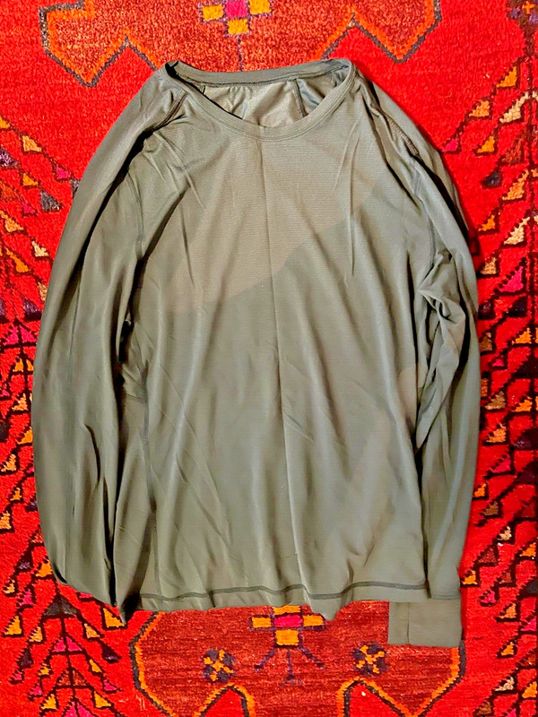 Lululemon Men’s Dark Green Metal Vent Tech Long Sleeve Small, 19 inch chest gallery