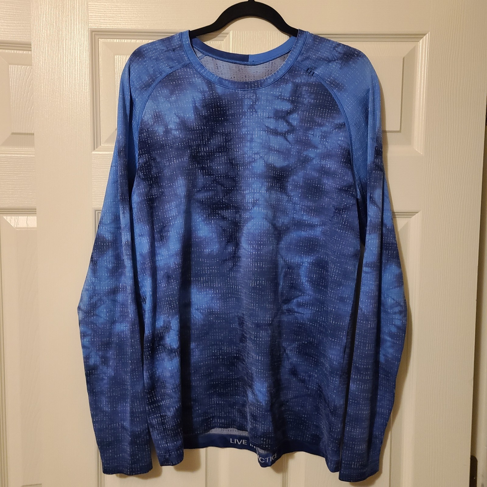 Lululemon Long Sleeve Shirt Mens Size L Blue Tie Dye Metal Vent 2.0 gallery