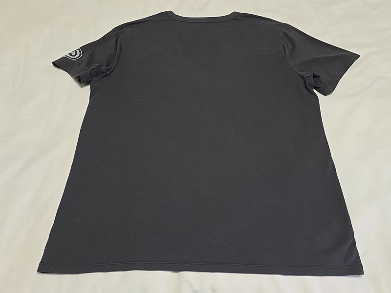 Lululemon X Atlanta Hawks NBA Black Lightweight Athletic Tshirt SZ XL gallery