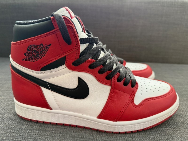 Nike Air Jordan 1 Retro High OG Chicago 2015 555088-101 sz 8.5 gallery
