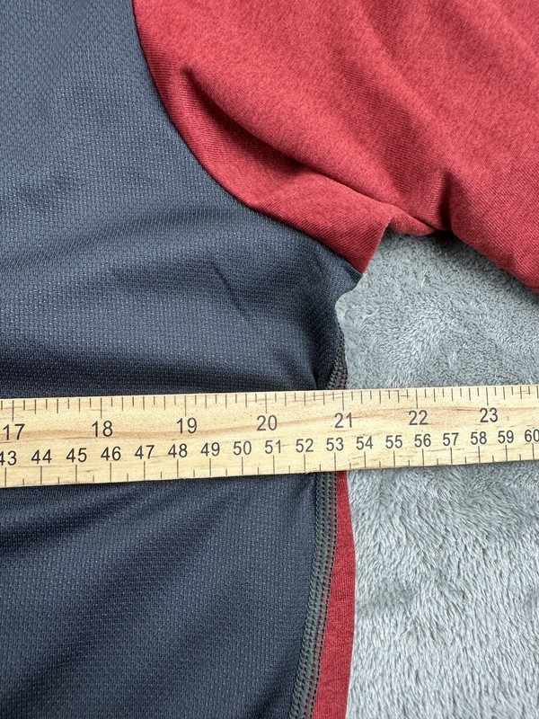 The North Face Mens Size M Red Flash-Dry Short Sleeve Crew Neck Shirt Tee gallery
