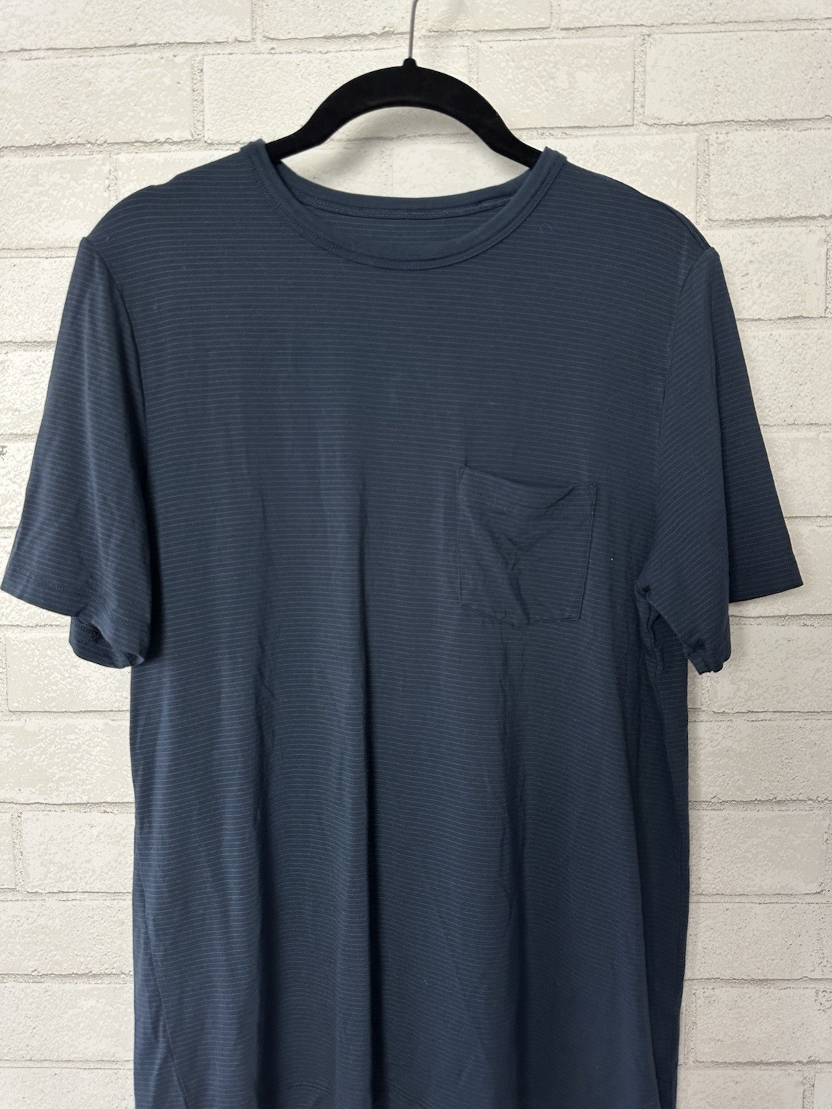 VUORI Men’s Stripe Tee Striped Men's Size Medium M Gray Charcoal Gray gallery