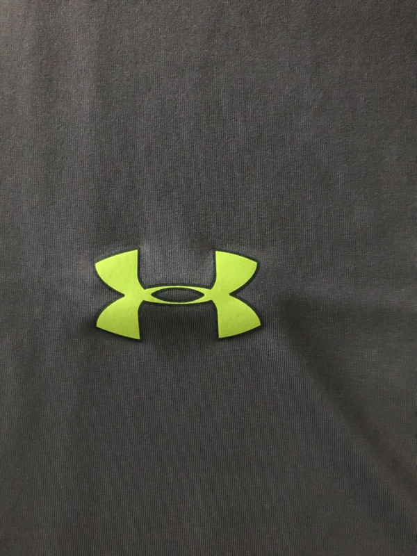 Under Armour HeatGear Mens Large FITTED Tee Shirt Gray Front & Geo Blue Back EUC gallery