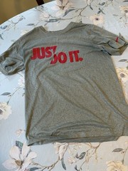 Nike Dri-FIT Men’s Breathable Crew Neck Graphic Logo Tee Gray/Red Size S