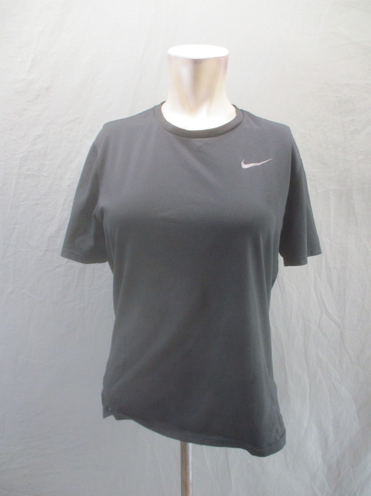 NIKE DRI-FIT Size S Mens BLK Mesh Short Sleeve Breathable Athletic T-Shirt 352 gallery
