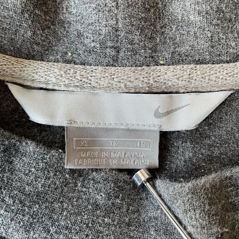 Nike Men’s Long Sleeve Gray Pullover Shirt XL gallery