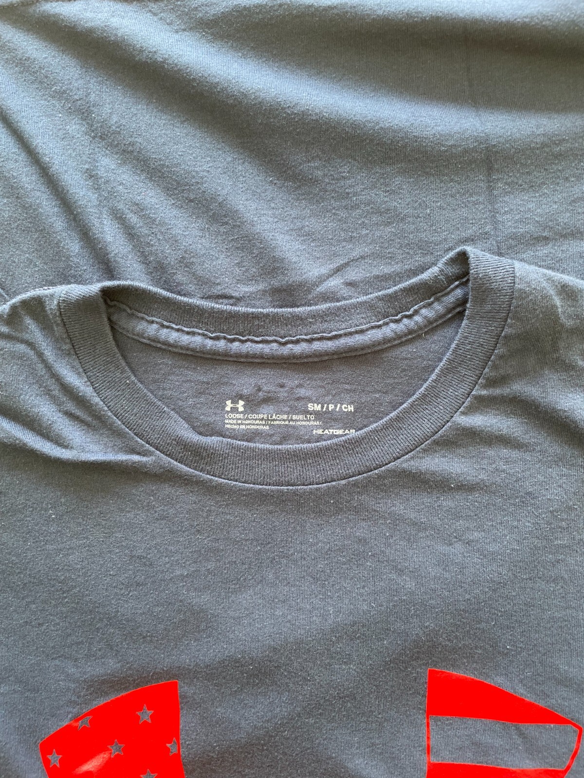 Under Armour Heat Gear T-Shirt Size Small Navy Blue With Red Logo gallery