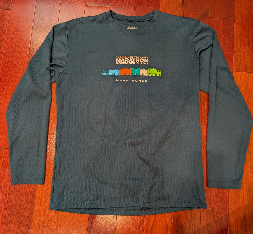 NYRR NYC New York City Marathon Asics 2021 Finisher Shirt Mens Small Road Runner