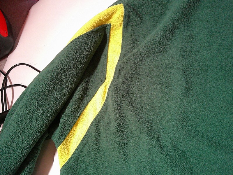 Nike - Oregon Ducks - Pullover - Men's - Large - Two Small Holes on Back gallery