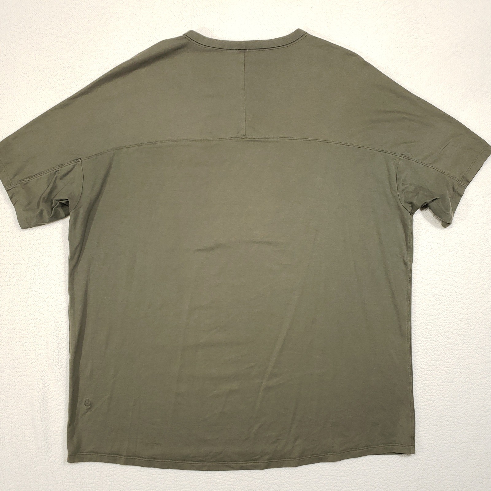 Lululemon Heavyweight Crepe Short Sleeve Shirt Mens XL Olive Green Pocket Tee gallery