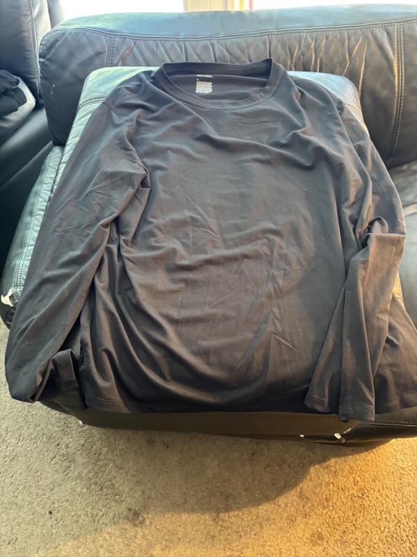DSG M TURTLE NECK long sleeve polyester t shirt Studio wardrobe auction gallery
