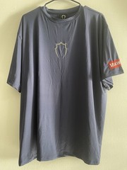 Sun-blocking fabric.Water-wicking performance.Lightweight3M™ reflective